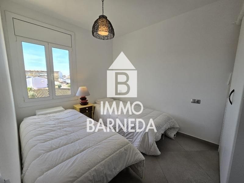 2 slaapkamer Flat te koop in Empuriabrava met zwembad garage - € 249.000 (Ref: 9462681)