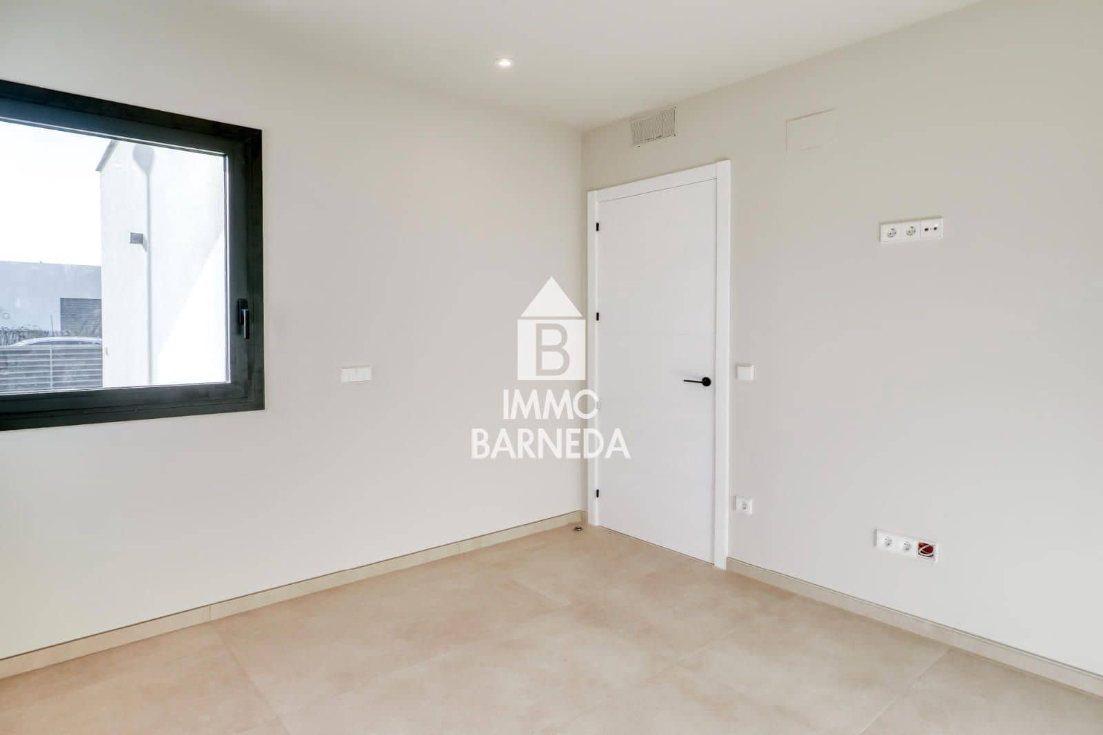 4 slaapkamer Villa te koop in Roses met zwembad garage - € 650.000 (Ref: 9467780)