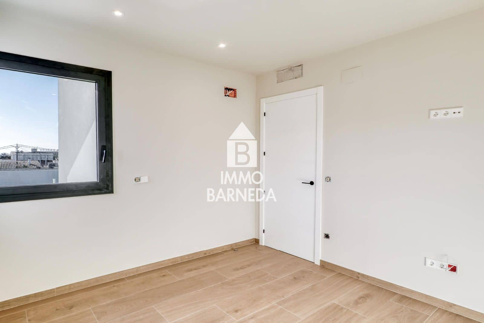 4 slaapkamer Villa te koop in Roses met zwembad garage - € 650.000 (Ref: 9467780)