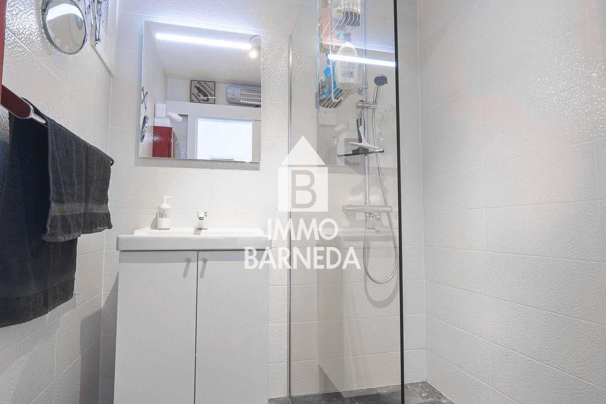 2 bedroom Flat for sale in Roses with garage - € 345,000 (Ref: 9489793)