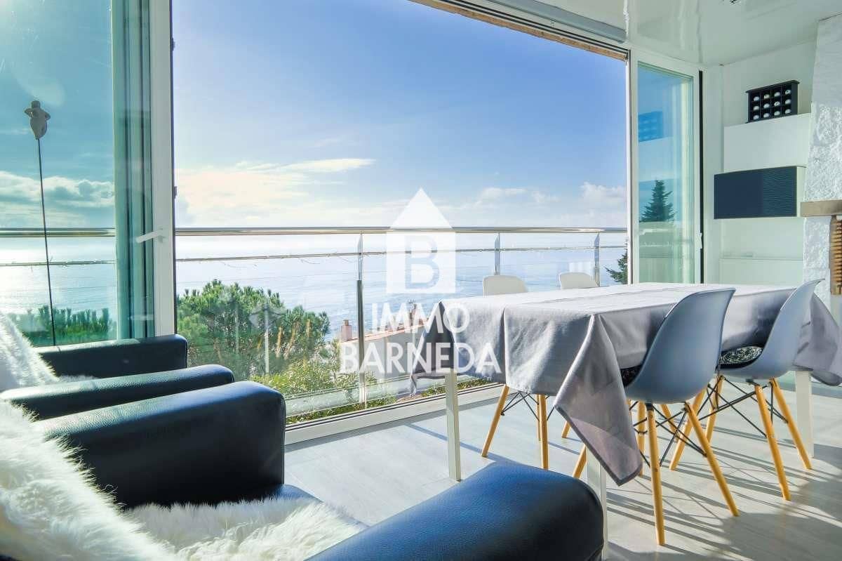 2 bedroom Flat for sale in Roses with garage - € 345,000 (Ref: 9489793)