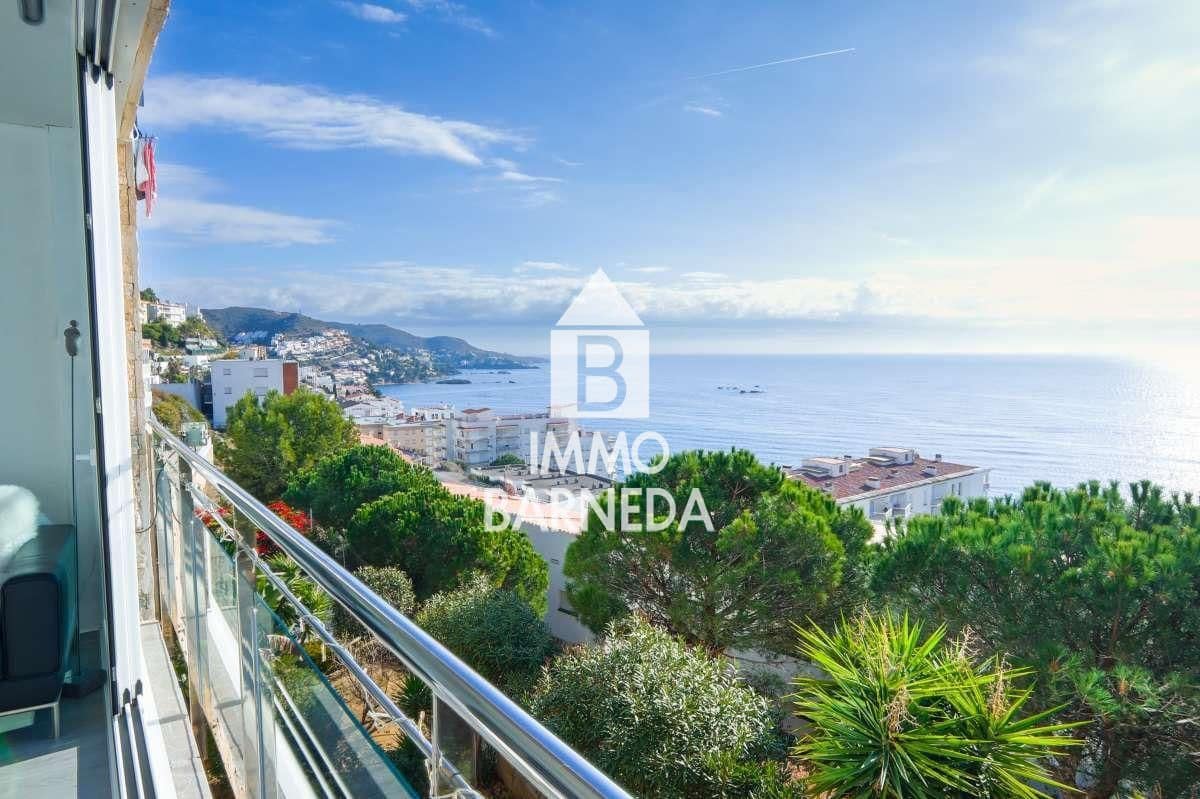 2 bedroom Flat for sale in Roses with garage - € 345,000 (Ref: 9489793)