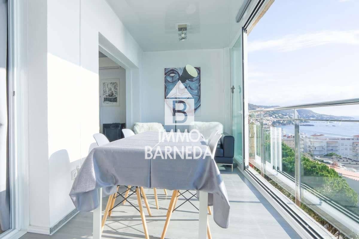 2 bedroom Flat for sale in Roses with garage - € 345,000 (Ref: 9489793)