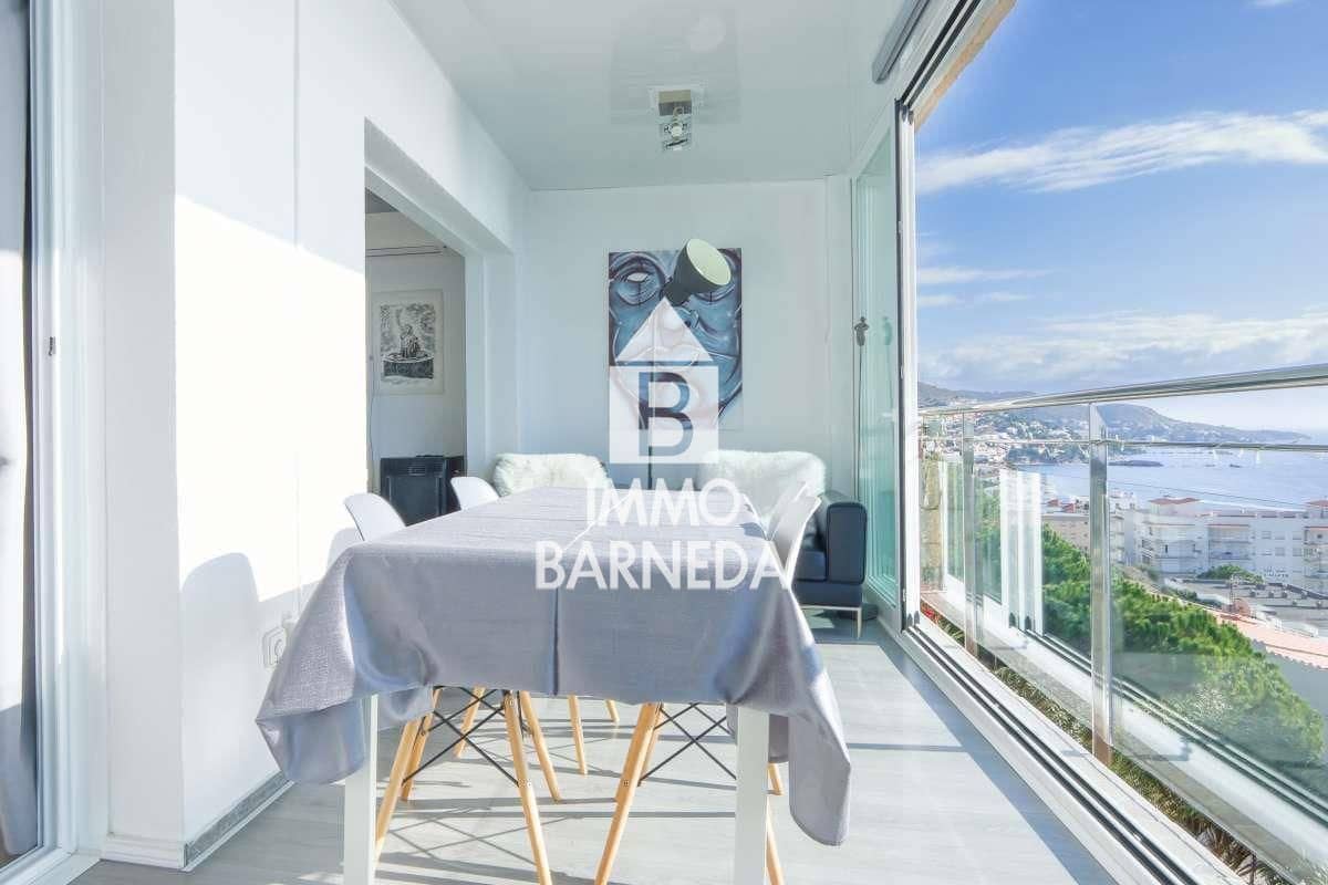 2 bedroom Flat for sale in Roses with garage - € 345,000 (Ref: 9489793)