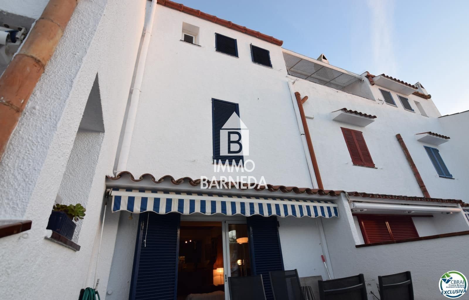 4 bedroom Villa for sale in Empuriabrava with garage - € 500,000 (Ref: 9495288)