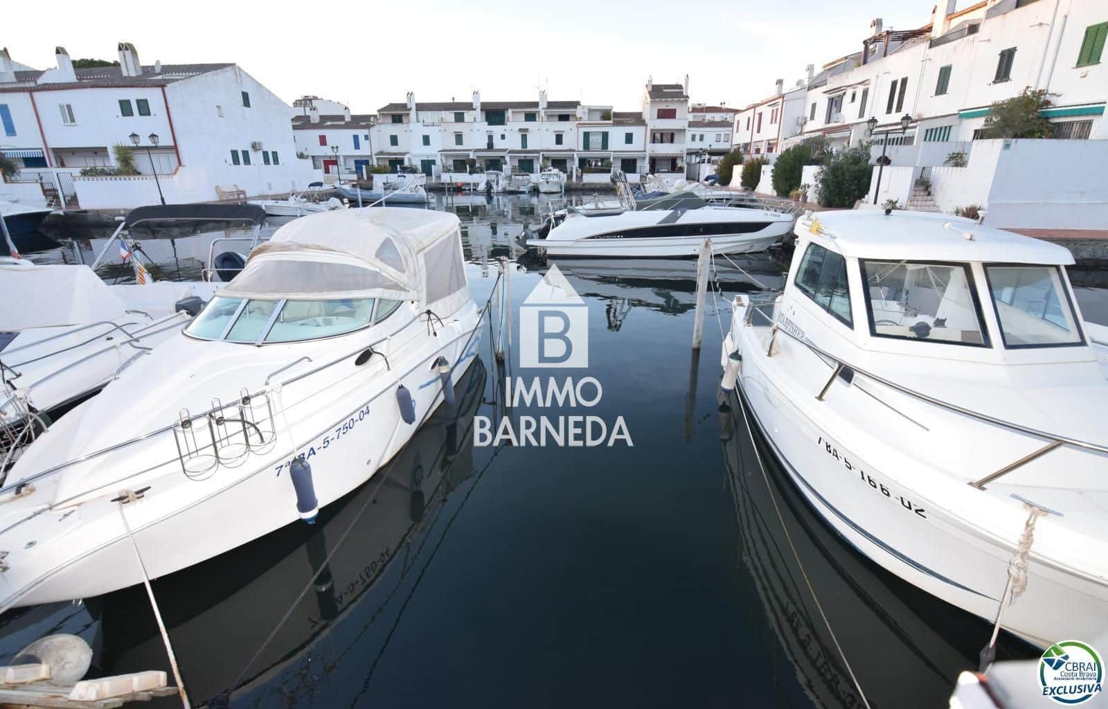 4 bedroom Villa for sale in Empuriabrava with garage - € 500,000 (Ref: 9495288)