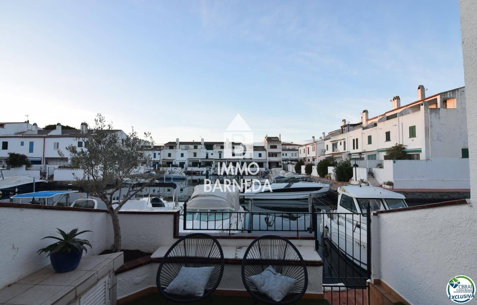 4 bedroom Villa for sale in Empuriabrava with garage - € 500,000 (Ref: 9495288)