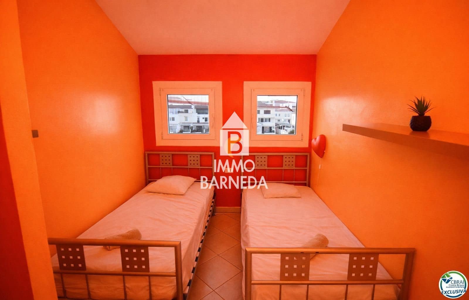 4 bedroom Villa for sale in Empuriabrava with garage - € 500,000 (Ref: 9495288)