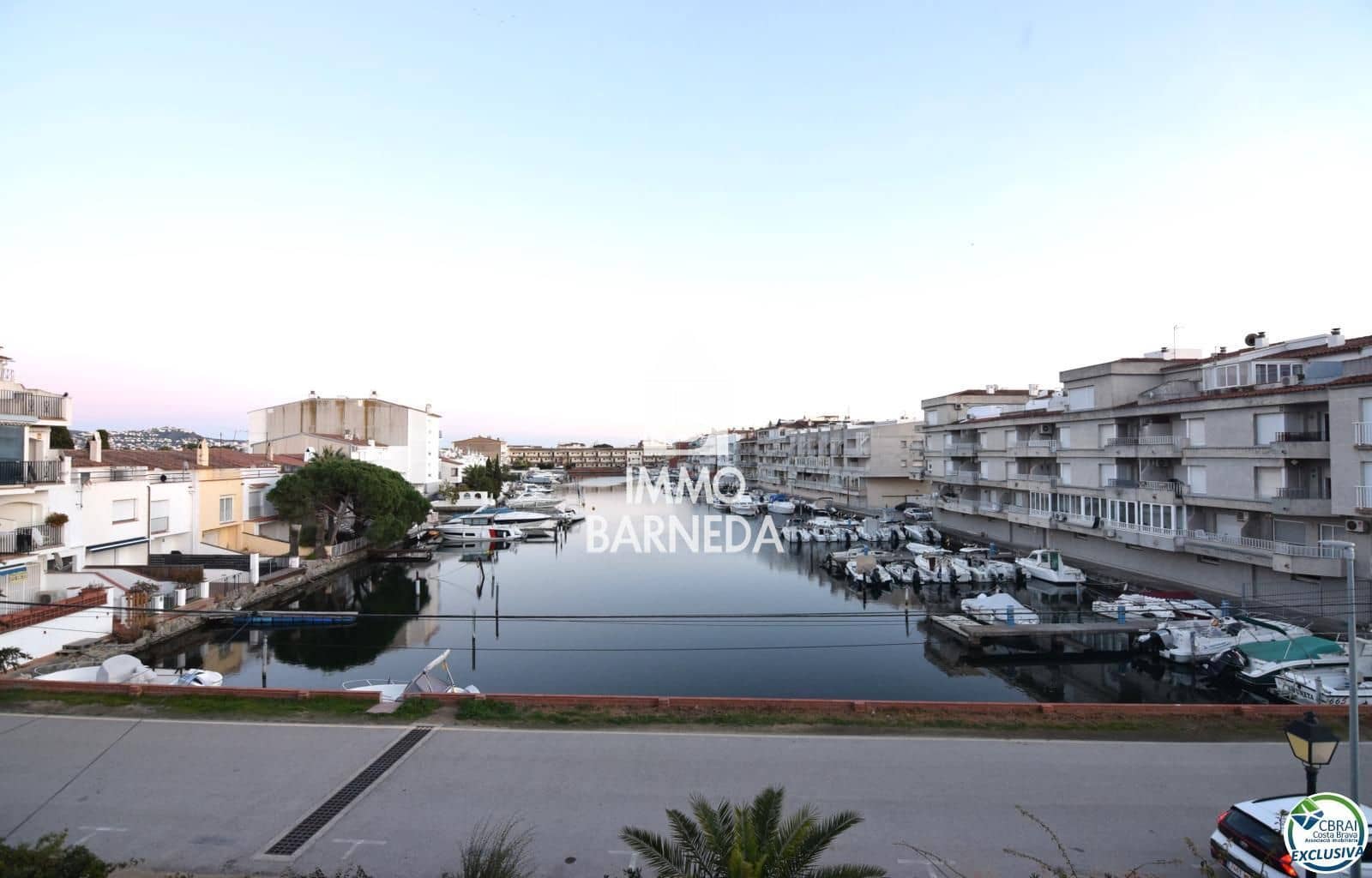 4 bedroom Villa for sale in Empuriabrava with garage - € 500,000 (Ref: 9495288)