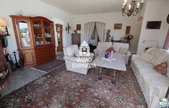 2 bedroom Villa for sale in Roses with garage - € 350,000 (Ref: 9497798)