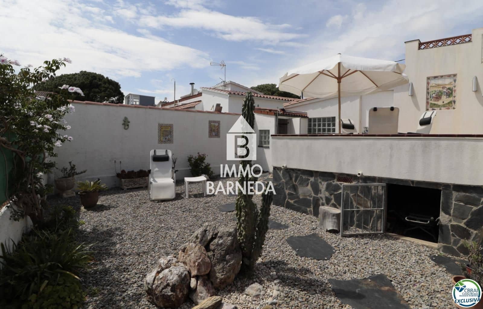 2 bedroom Villa for sale in Roses with garage - € 350,000 (Ref: 9497798)