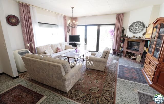 2 bedroom Villa for sale in Roses with garage - € 350,000 (Ref: 9497798)