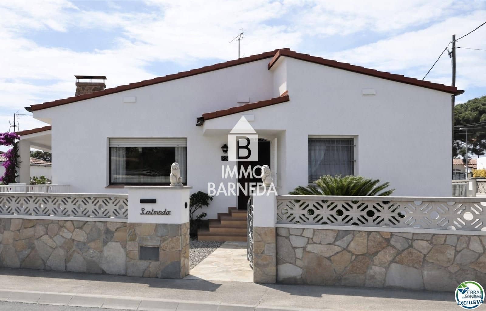 2 bedroom Villa for sale in Roses with garage - € 350,000 (Ref: 9497798)