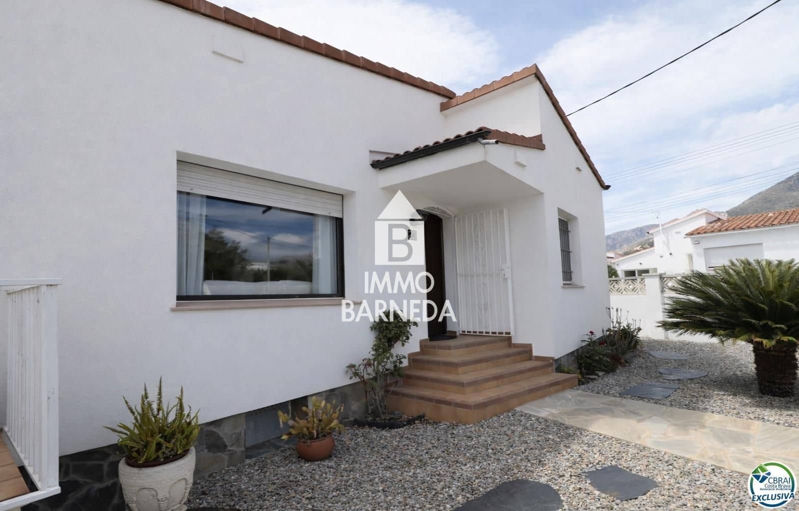 2 bedroom Villa for sale in Roses with garage - € 350,000 (Ref: 9497798)