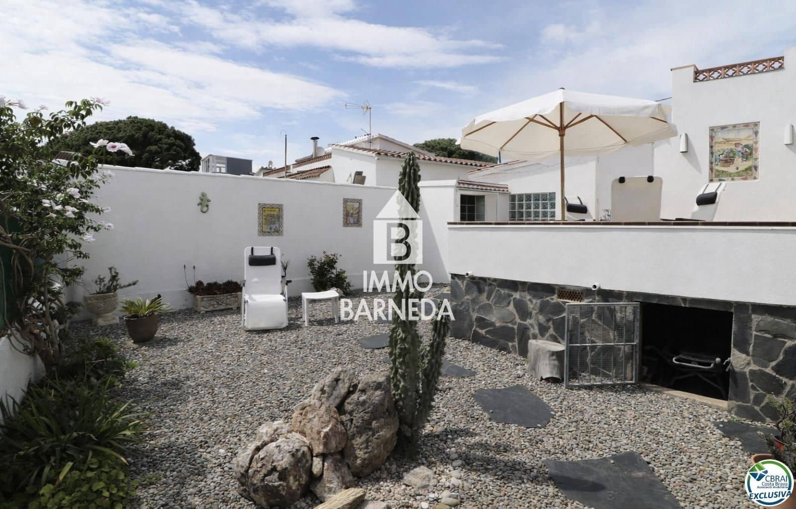 2 bedroom Villa for sale in Roses with garage - € 350,000 (Ref: 9497798)