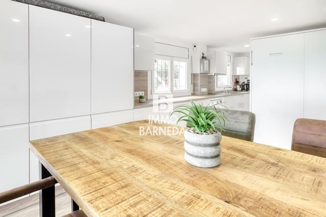 Leilighet til salgs i Roses med garasje - € 165 000 (Ref: 9500383)