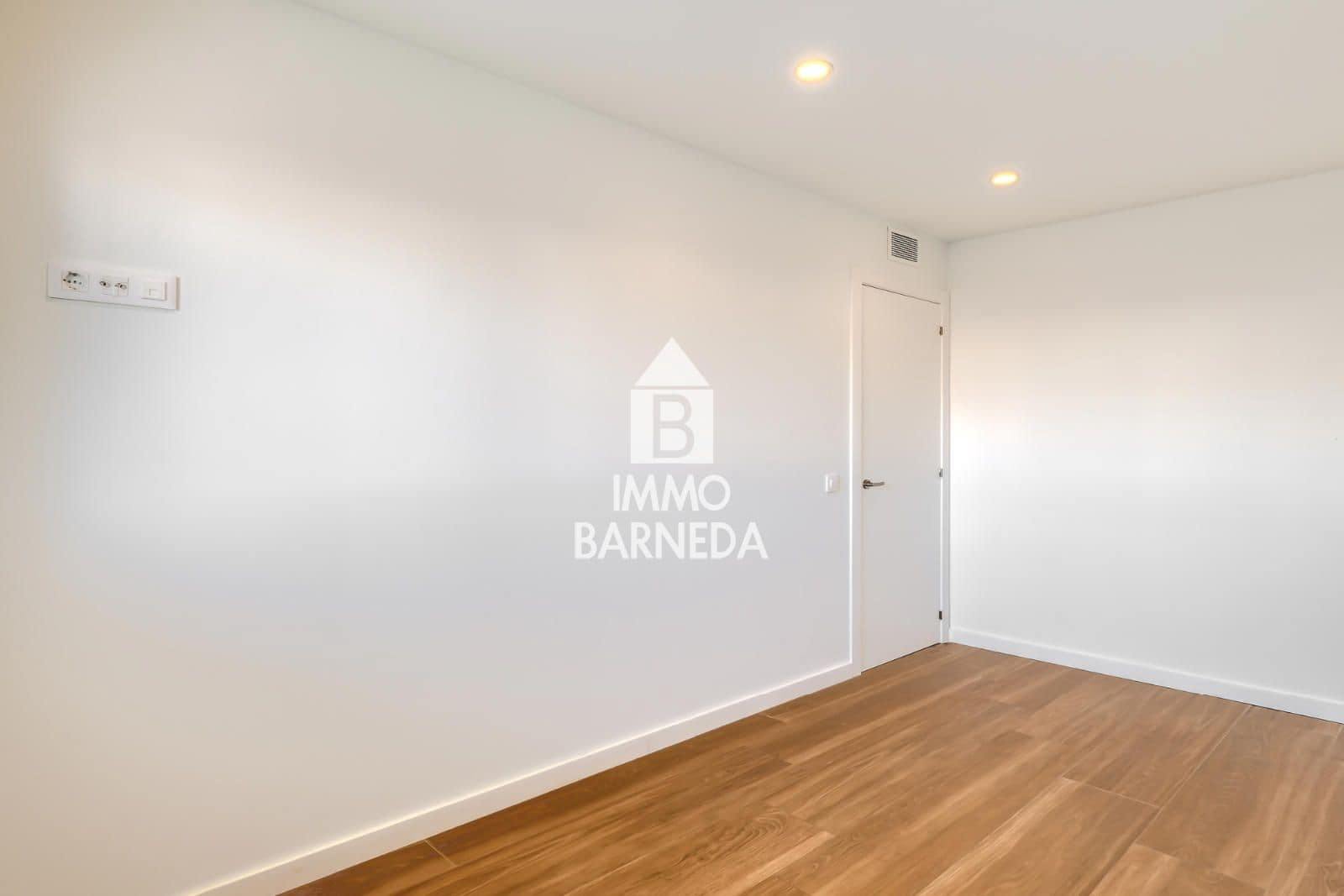 Piso de 3 habitaciones en Roses en venta con piscina garaje - 347.800 € (Ref: 9542022)