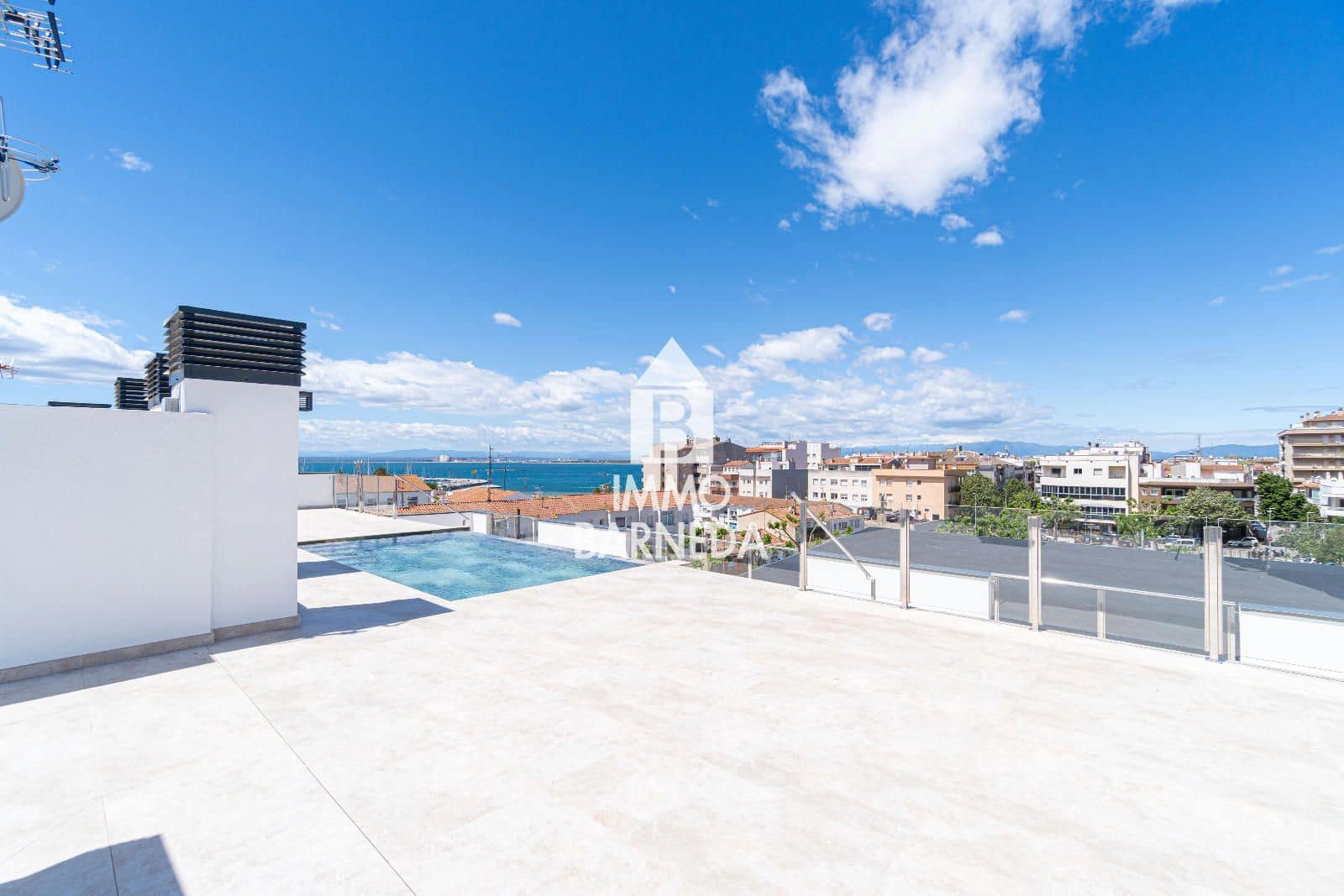 3 slaapkamer Flat te koop in Roses met zwembad garage - € 347.800 (Ref: 9542022)