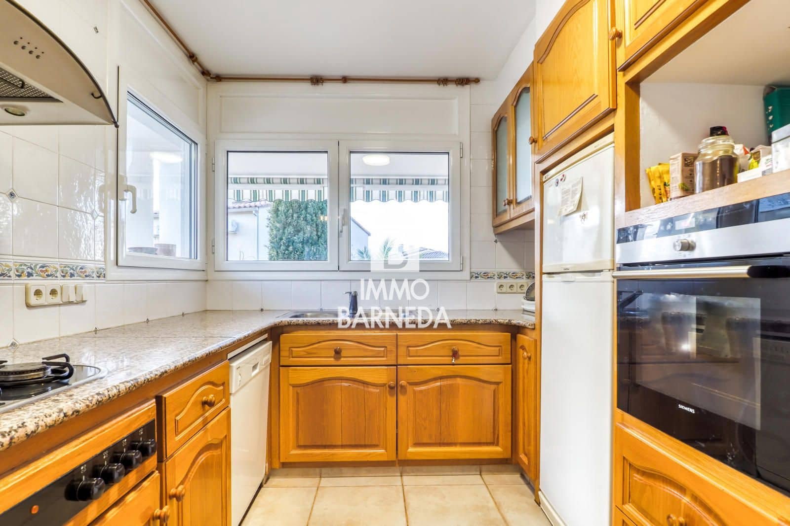 5 makuuhuone Huvila myytävänä paikassa Roses mukana 
autotalli - 700 000 € (Ref: 9584631)