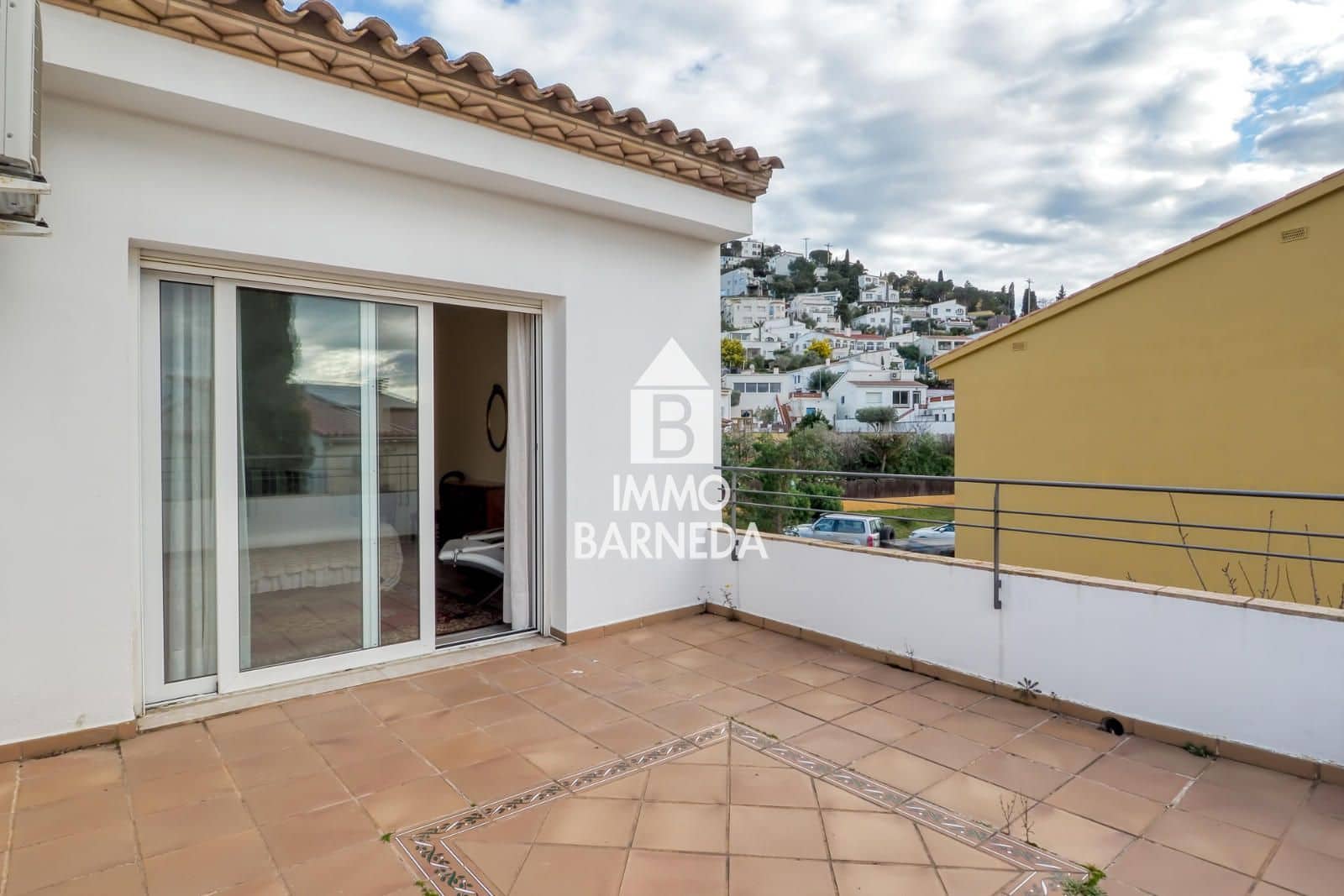 5 makuuhuone Huvila myytävänä paikassa Roses mukana 
autotalli - 700 000 € (Ref: 9584631)