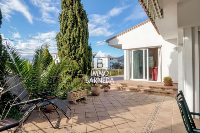 5 makuuhuone Huvila myytävänä paikassa Roses mukana 
autotalli - 700 000 € (Ref: 9584631)