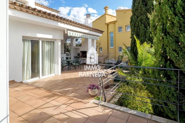 5 makuuhuone Huvila myytävänä paikassa Roses mukana 
autotalli - 700 000 € (Ref: 9584631)