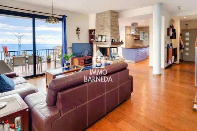 3 makuuhuone Omakotitalo myytävänä paikassa Roses mukana uima-altaan 
autotalli - 980 000 € (Ref: 9623226)