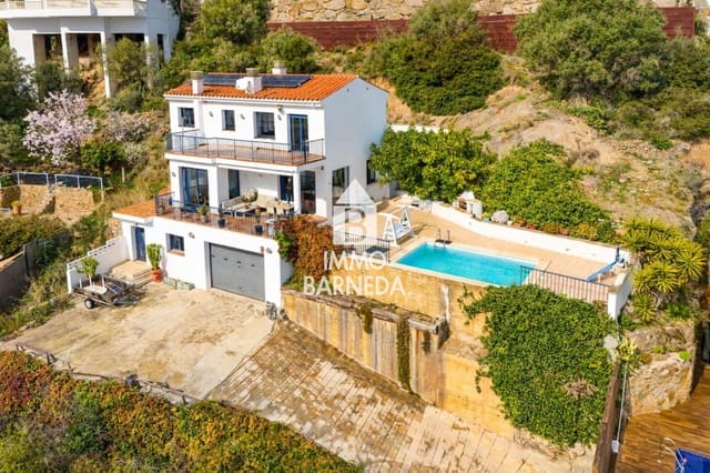 3 makuuhuone Omakotitalo myytävänä paikassa Roses mukana uima-altaan 
autotalli - 980 000 € (Ref: 9623226)