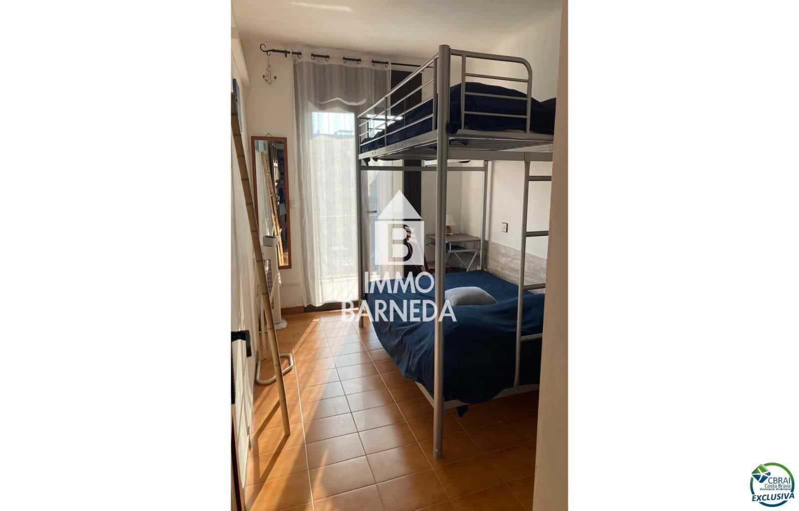 Piso de 2 habitaciones en Empuriabrava en venta - 255.000 € (Ref: 9627990)