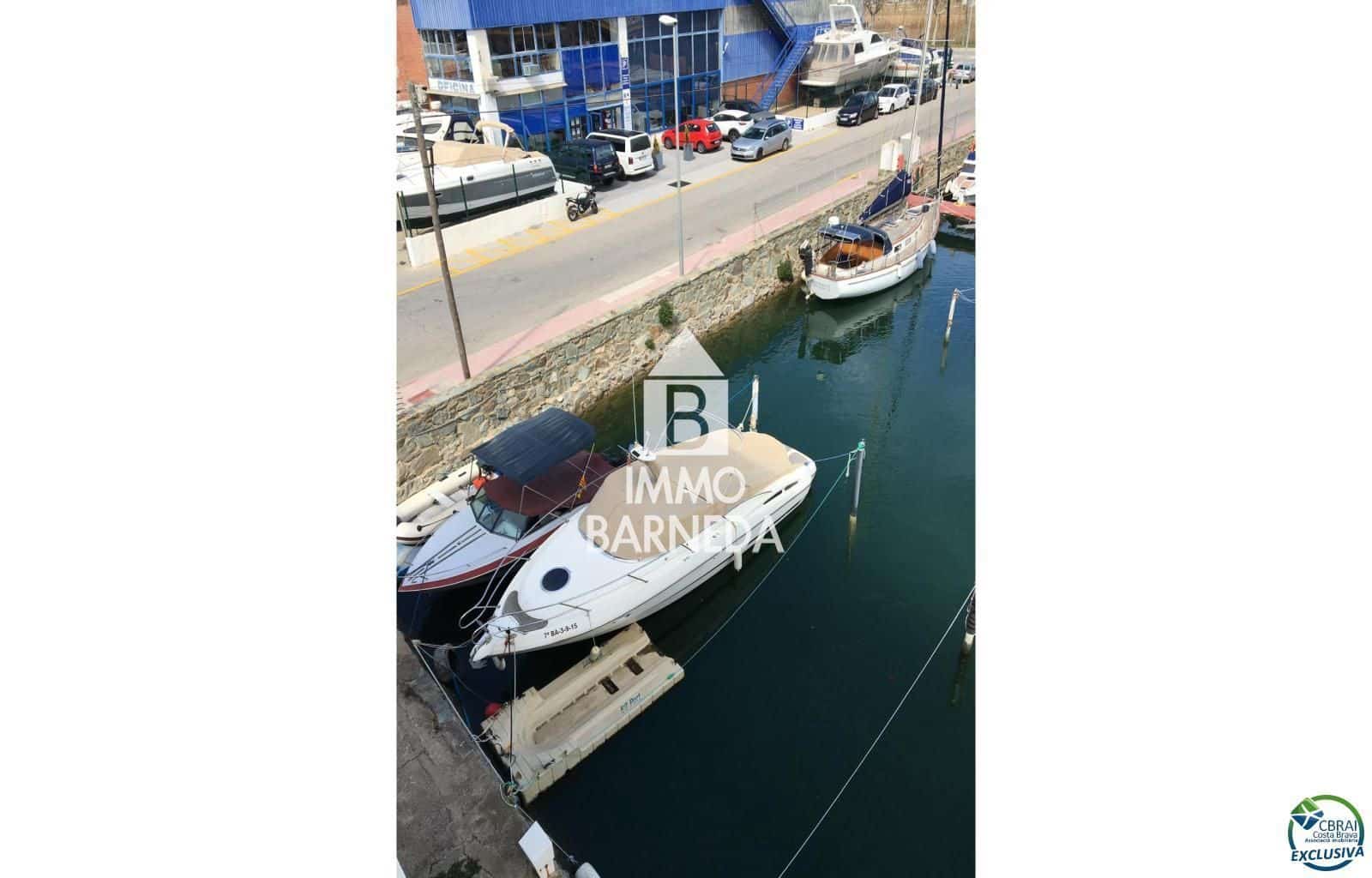 Piso de 2 habitaciones en Empuriabrava en venta - 255.000 € (Ref: 9627990)