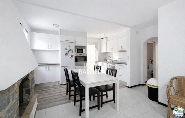 4 bedroom Villa for sale in Empuriabrava, Castelló d'Empúries with garage - € 369,000 (Ref: 9649842)