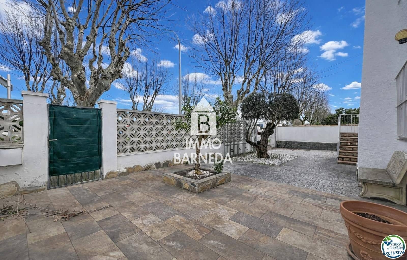 4 bedroom Villa for sale in Empuriabrava with garage - € 369,000 (Ref: 9649842)