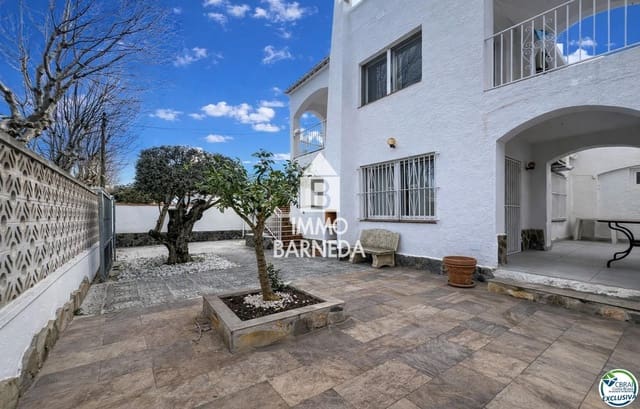 4 bedroom Villa for sale in Empuriabrava, Castelló d'Empúries with garage - € 369,000 (Ref: 9649842)