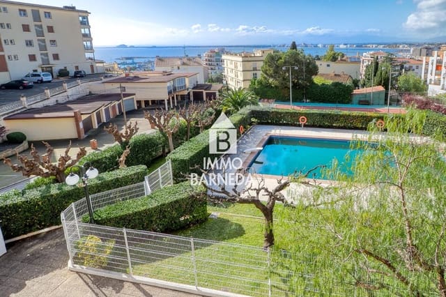 3 makuuhuone Asunto myytävänä paikassa Roses mukana uima-altaan 
autotalli - 495 000 € (Ref: 9664336)