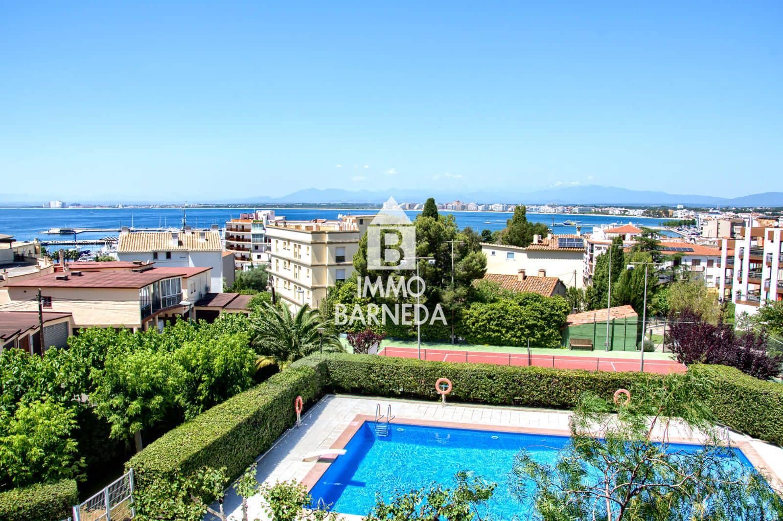 3 slaapkamer Flat te koop in Roses met zwembad garage - € 475.000 (Ref: 9664336)