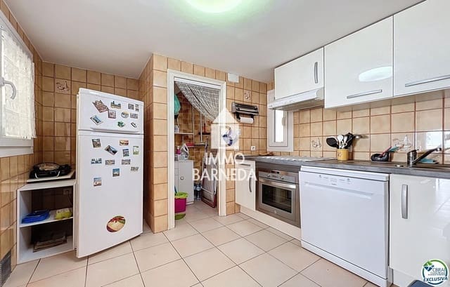 2 makuuhuone Asunto myytävänä paikassa Roses mukana 
autotalli - 295 000 € (Ref: 9687342)