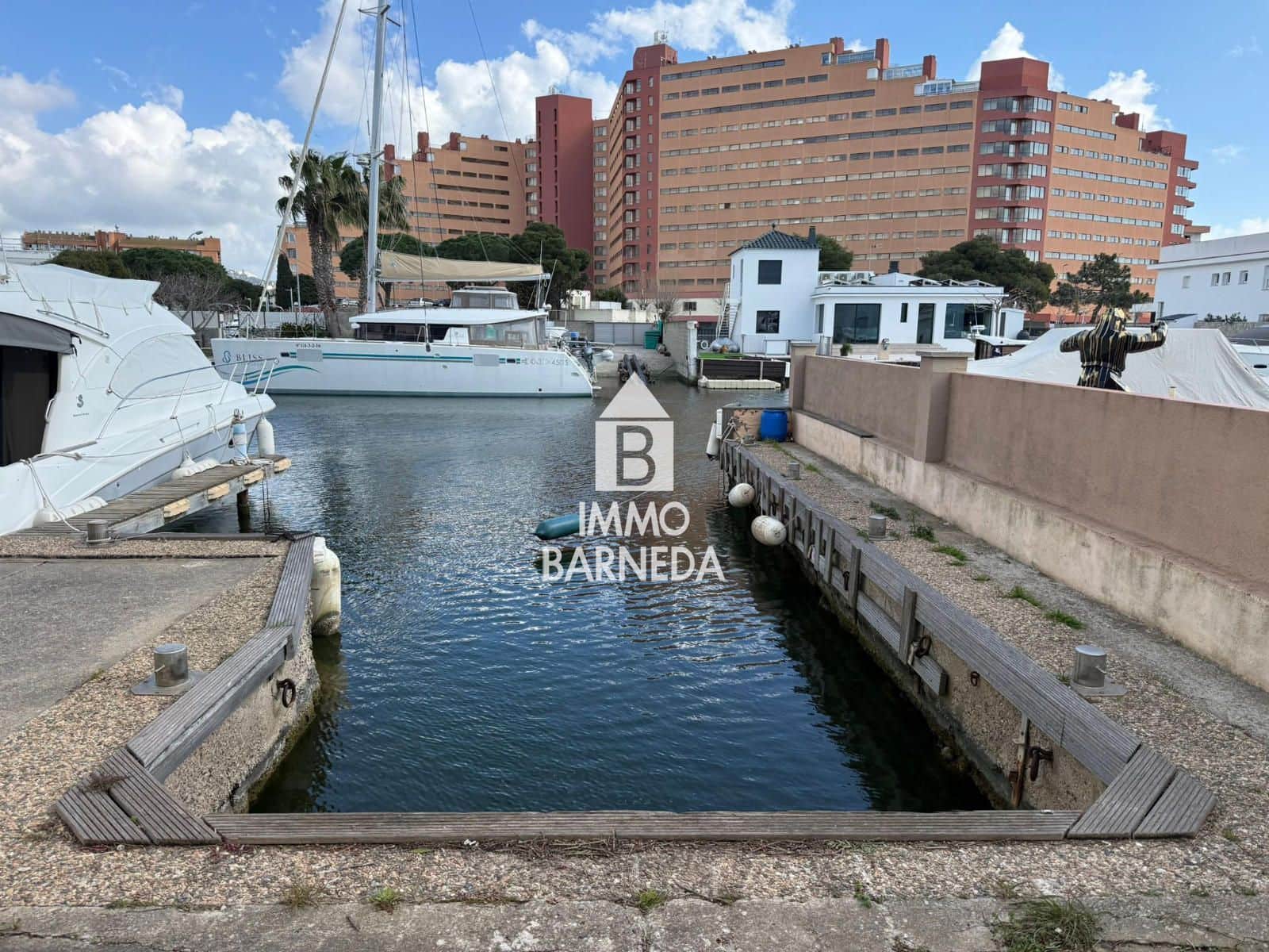 Garage for sale in Santa Margarida - € 150,000 (Ref: 9708129)