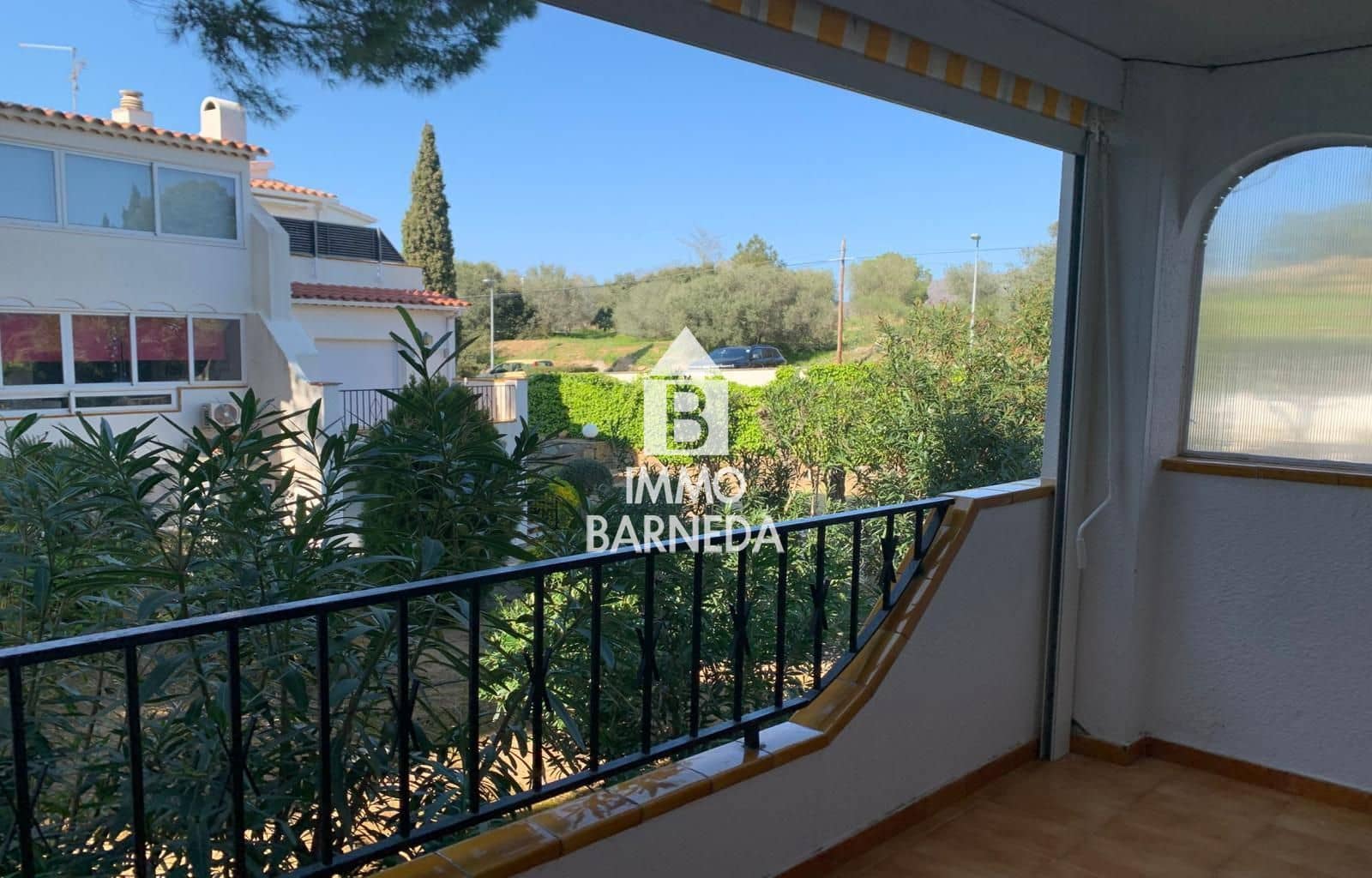 Piso de 1 habitación en Roses en venta con piscina garaje - 139.000 € (Ref: 9713236)