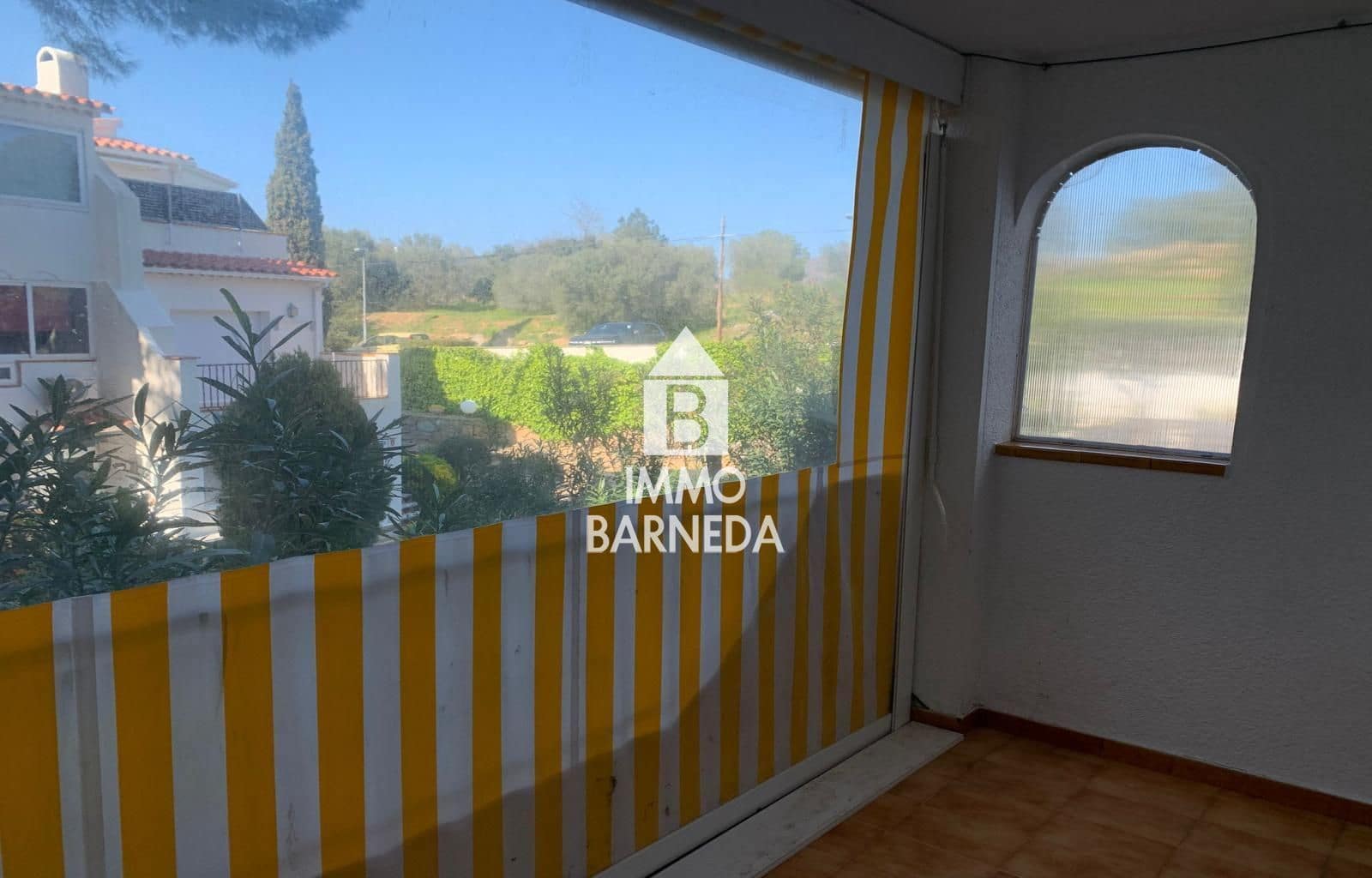 Piso de 1 habitación en Roses en venta con piscina garaje - 139.000 € (Ref: 9713236)
