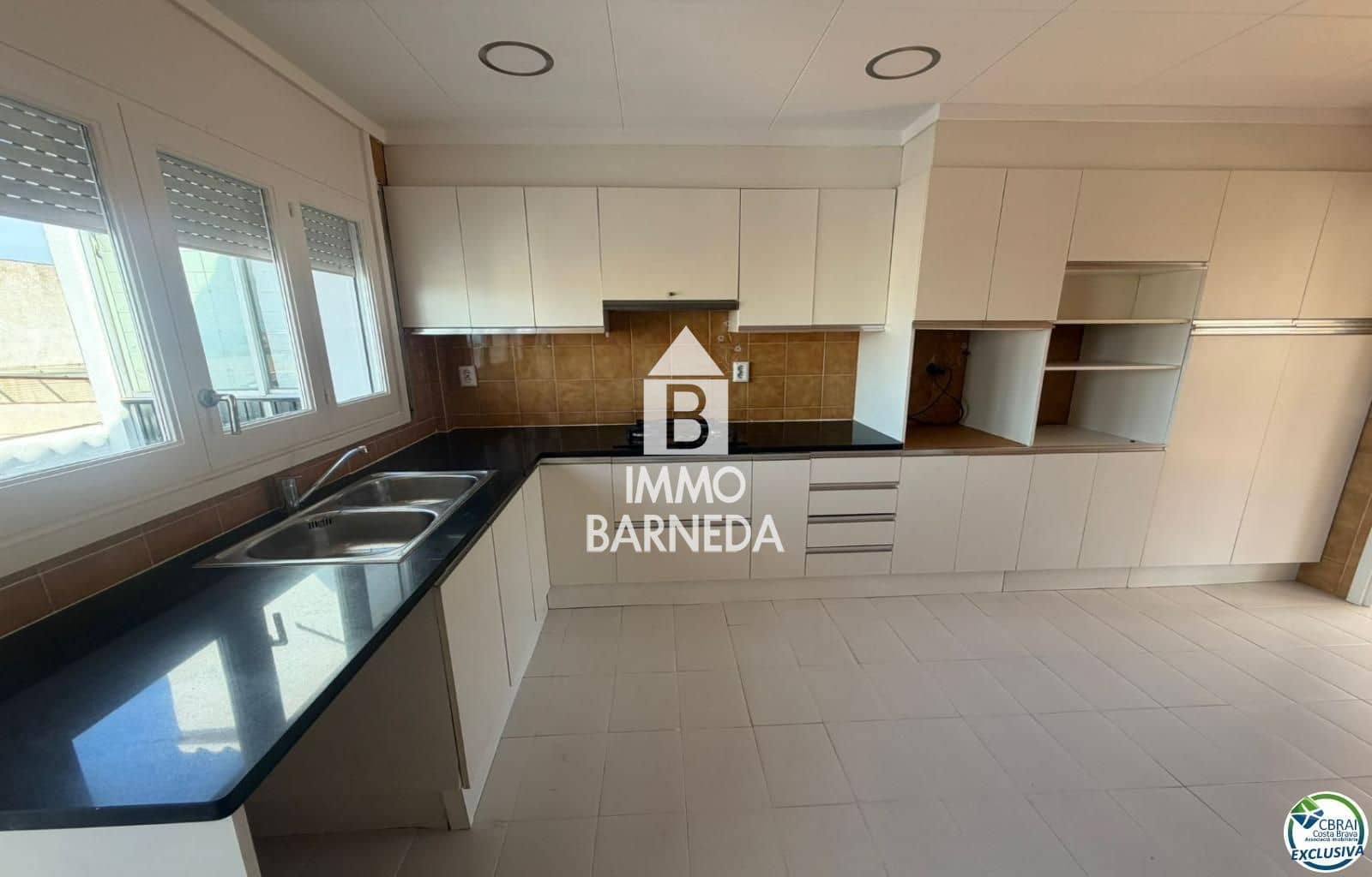 3 slaapkamer Flat te koop in Roses - € 530.000 (Ref: 9733397)