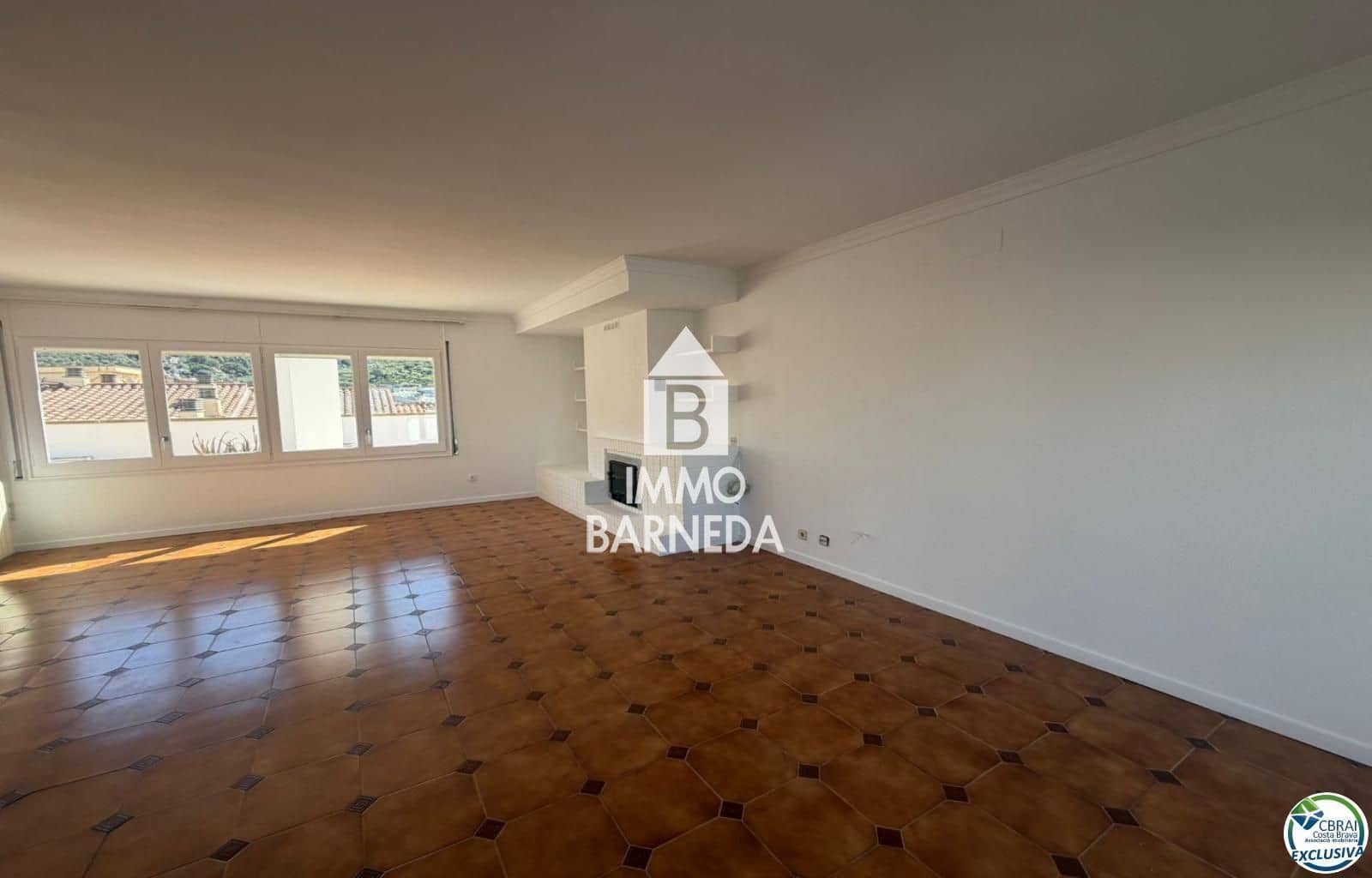 3 slaapkamer Flat te koop in Roses - € 530.000 (Ref: 9733397)