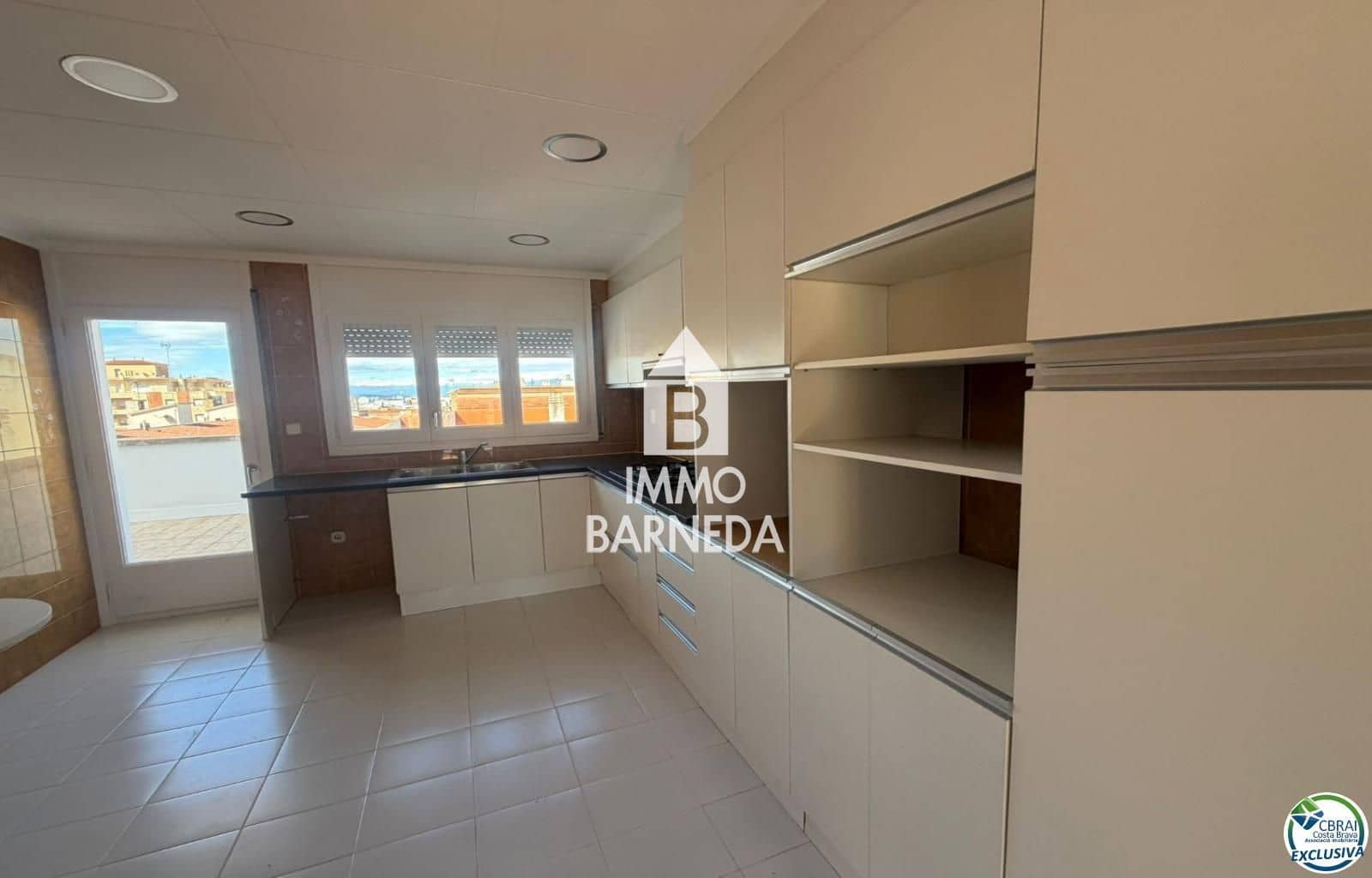 3 slaapkamer Flat te koop in Roses - € 530.000 (Ref: 9733397)