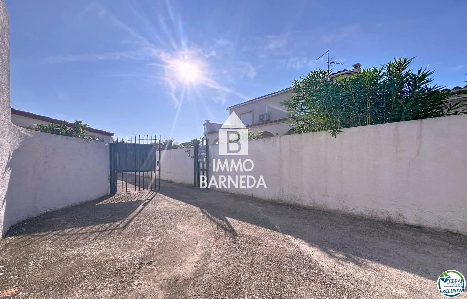 2 soveværelse Villa til salg i Empuriabrava med swimmingpool garage - € 385.000 (Ref: 9758964)