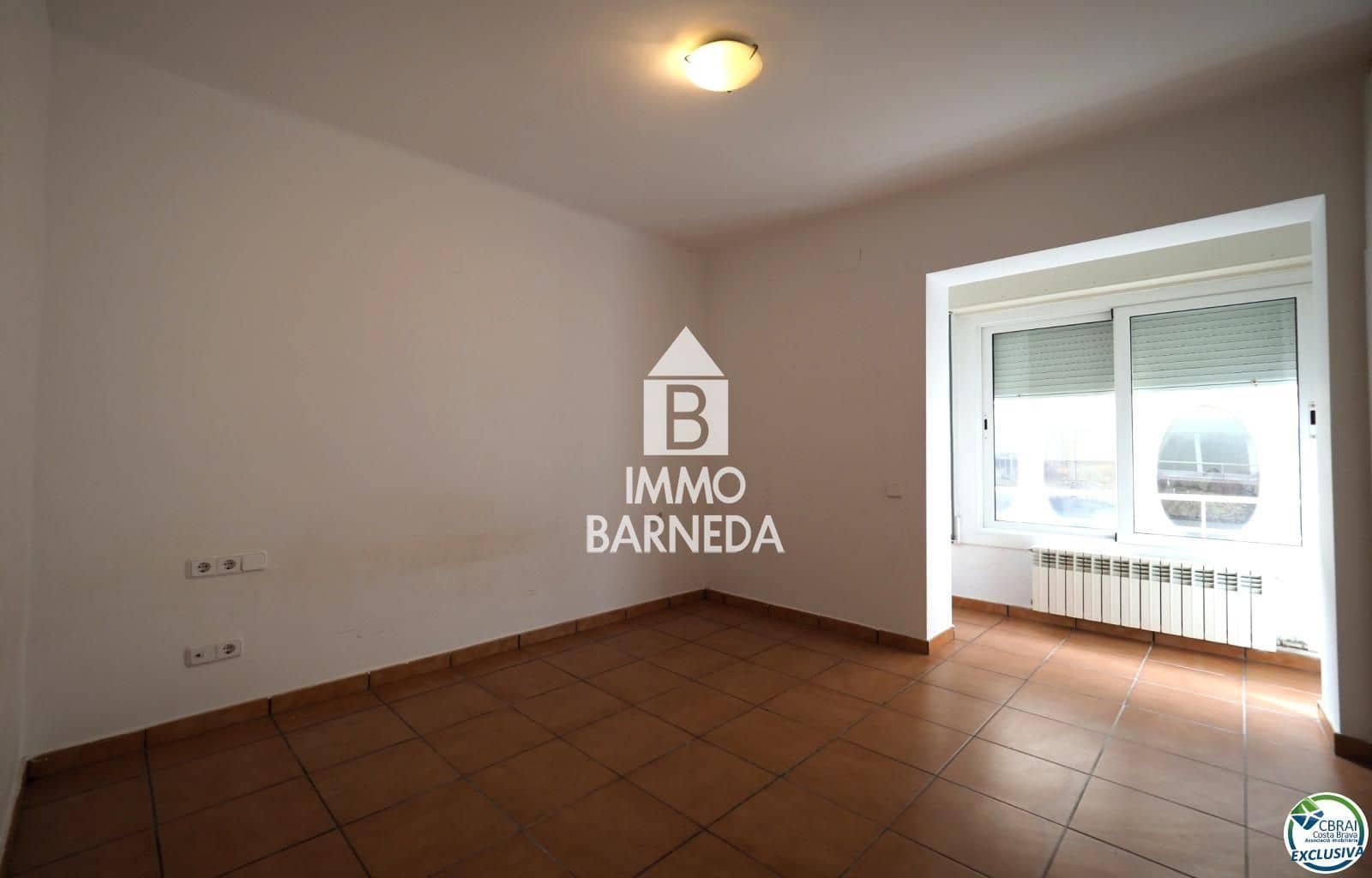 3 slaapkamer Flat te koop in Roses - € 235.000 (Ref: 9762287)