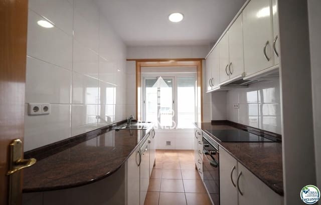 3 slaapkamer Flat te koop in Roses - € 235.000 (Ref: 9762287)