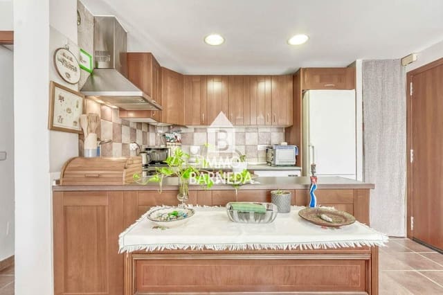 2 slaapkamer Flat te koop in Roses met zwembad - € 266.000 (Ref: 9778880)