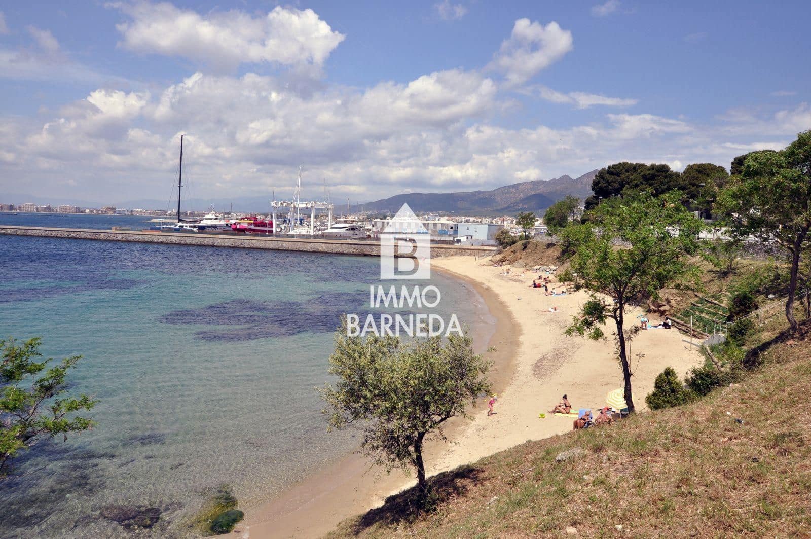 2 slaapkamer Flat te koop in Roses met zwembad - € 266.000 (Ref: 9778880)