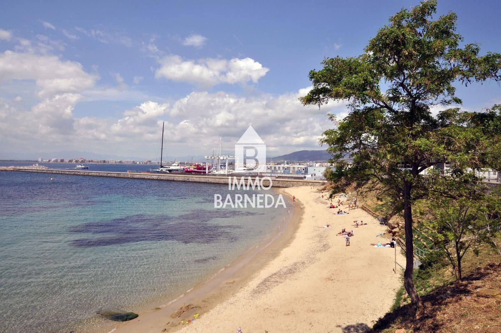 2 slaapkamer Flat te koop in Roses met zwembad - € 266.000 (Ref: 9778880)