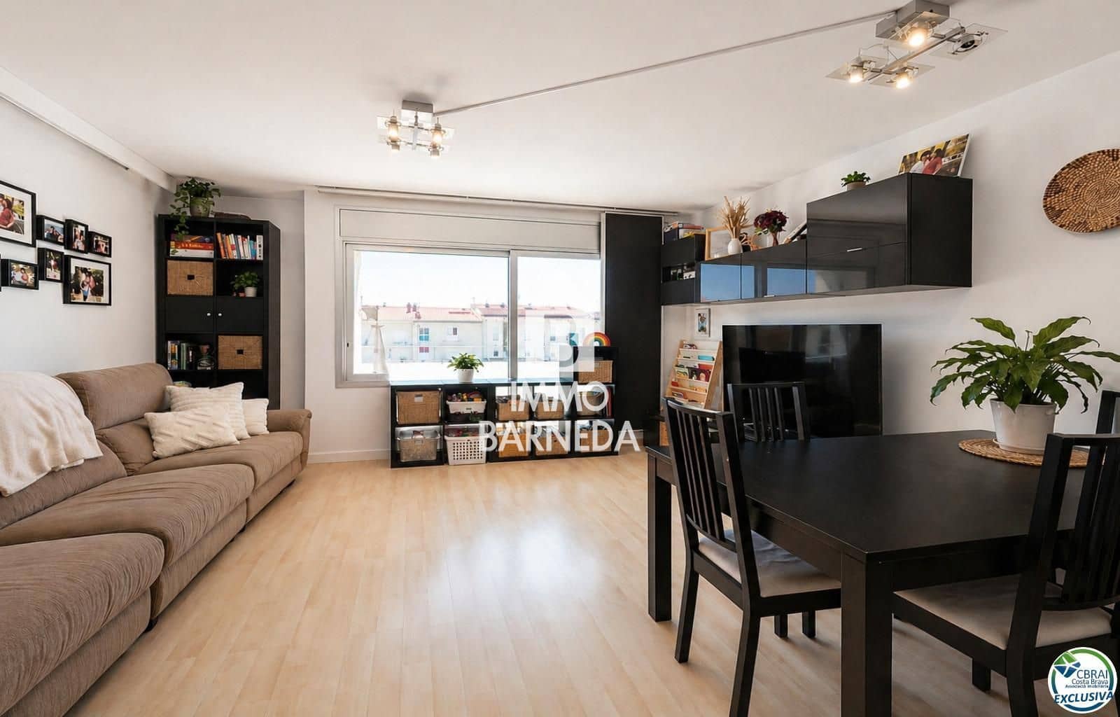 4 bedroom Flat for sale in Roses with garage - € 408,000 (Ref: 9784302)