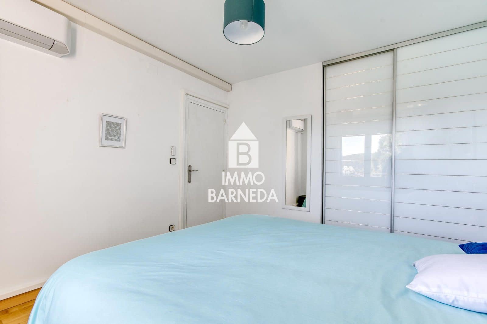 2 bedroom Flat for sale in Roses with garage - € 355,000 (Ref: 9787721)
